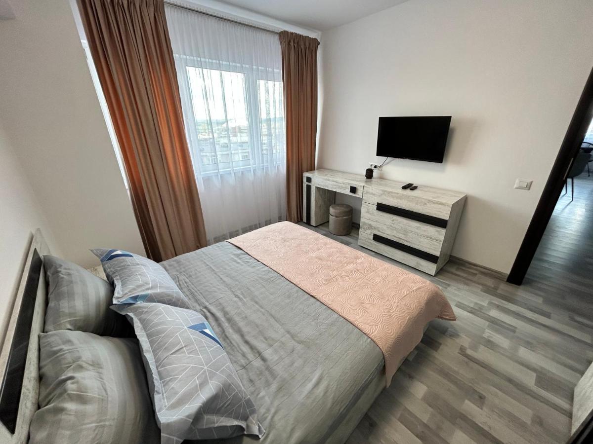 1 Mai - Luxury Park - Self Check-in - Private Parking - 1 * Craiova
