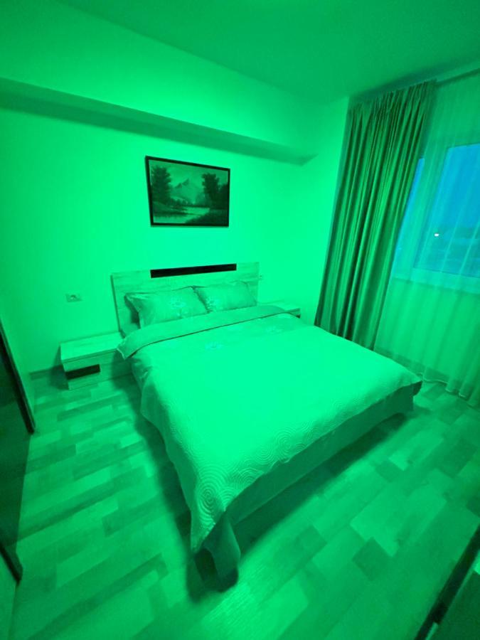 1 Mai - Luxury Park - Self Check-in - Private Parking - 1 Apartment Craiova
